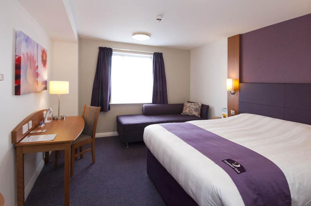 Premier Inn Cobham كوبهام الغرفة الصورة