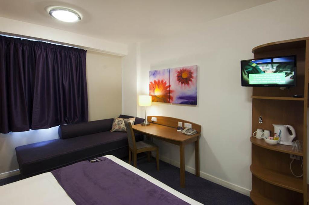 Premier Inn Cobham كوبهام الغرفة الصورة