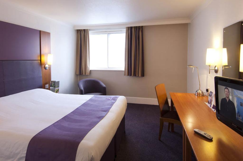 Premier Inn Cobham كوبهام المظهر الخارجي الصورة