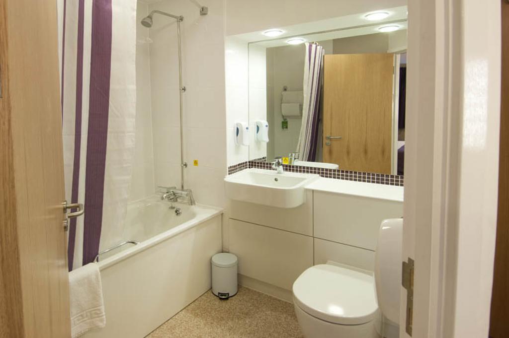 Premier Inn Cobham كوبهام الغرفة الصورة