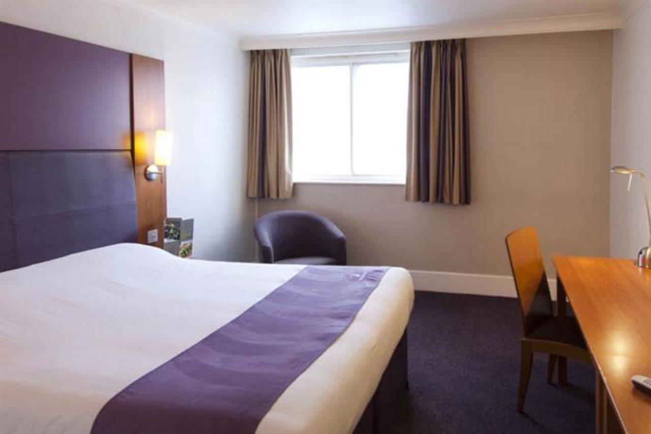 Premier Inn Cobham كوبهام المظهر الخارجي الصورة